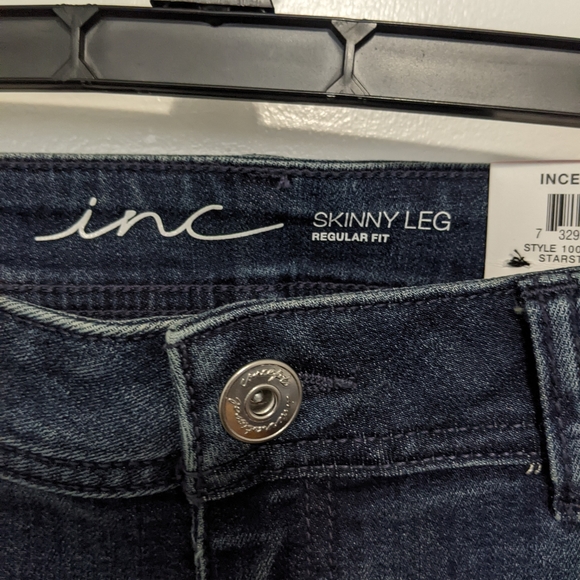 NEW INC Starstruck Studded Frayed-Hem Mid-rise Skinny Jeans 10 - Picture 9 of 11